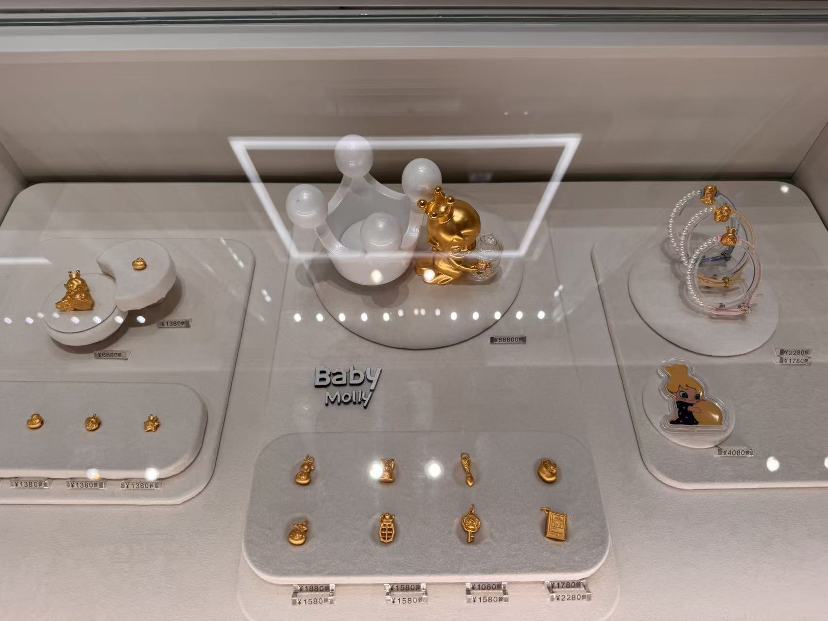实探泡泡玛特珠宝北京首店 最贵足金产品56万